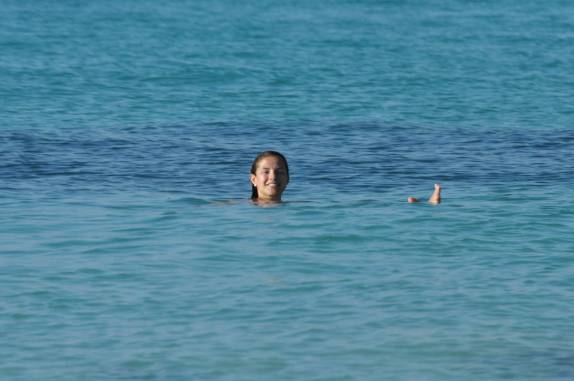 Aproveitando o delicioso mar de Isla Mujeres, no litoral sul do México, do lado do Caribe